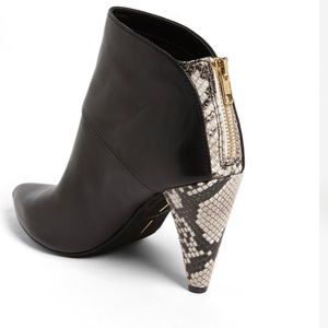 Dolce Vita Harlan snakeskin bootie sz 8